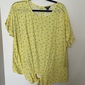 Super comfy slightly oversized blouse in great color!